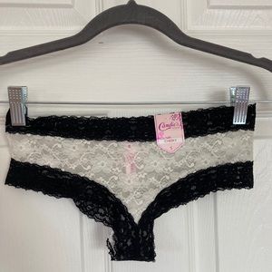 CANDIES NEVER BEEN WORN cheeky lace panties